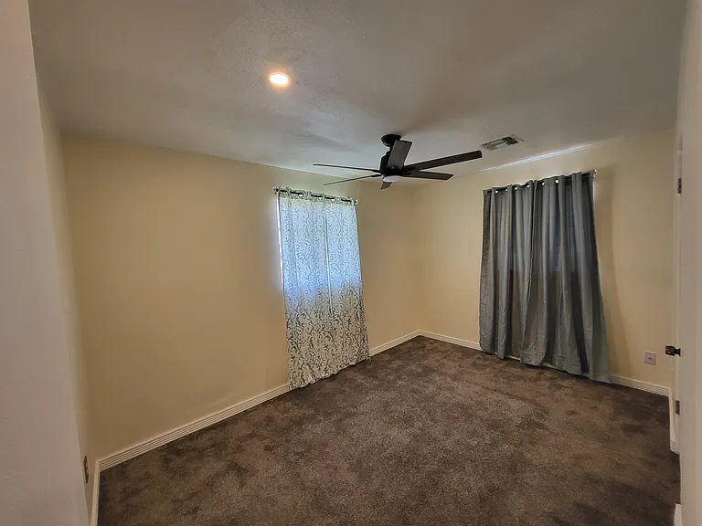 1040 N 27th Pl — Photo 82