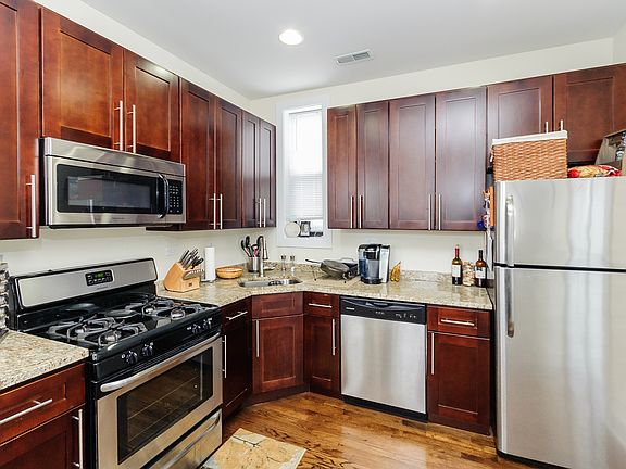 2nd image of 1834 W Wabansia Ave #2F