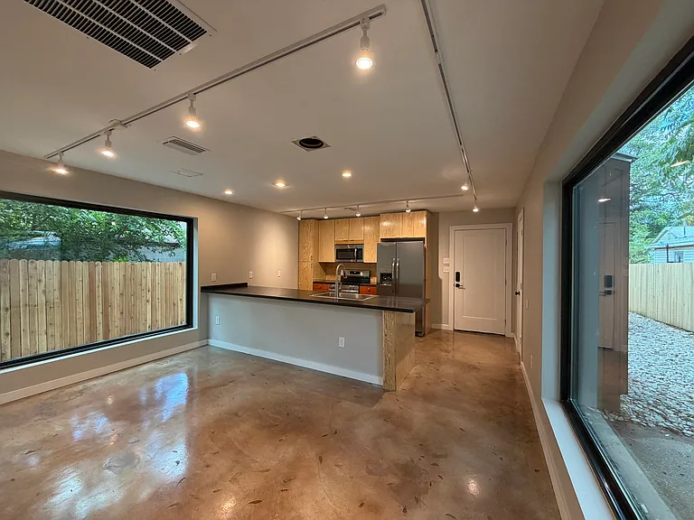 957 Woods Ave — Photo 2