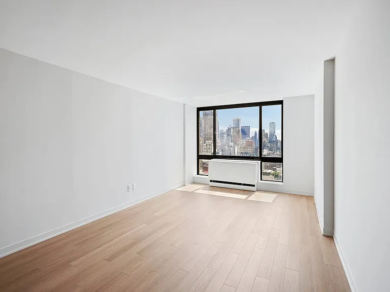1 Columbus Pl #N20F — Photo 3
