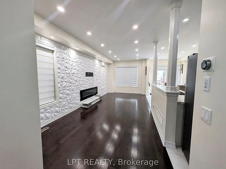 22 Dufay Rd — Photo 4