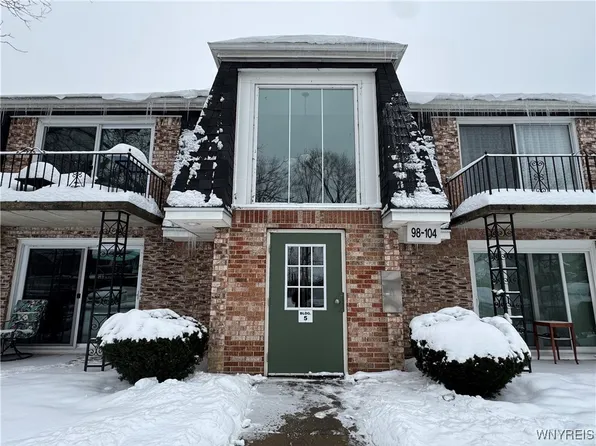 98 Foxberry Dr S #A, Getzville, NY 14068
