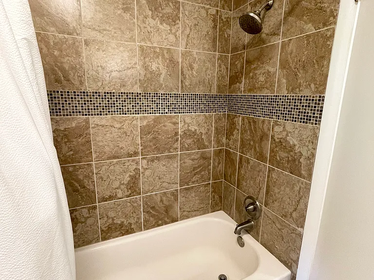 356 E Dickson St — Photo 3