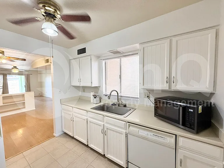 404 E Colgate Dr — Photo 8