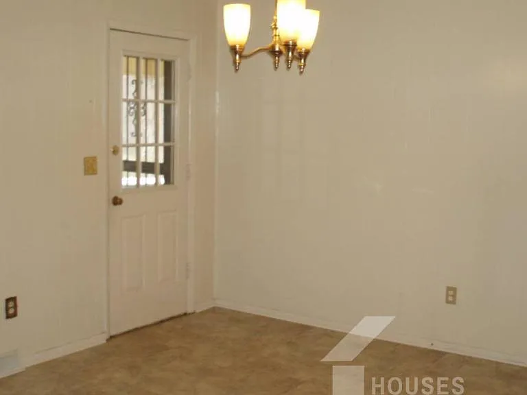 27 Flower Dr — Photo 17