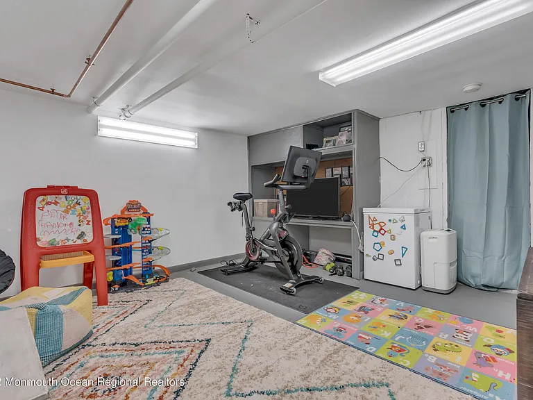 102 Dixon Ave — Photo 30