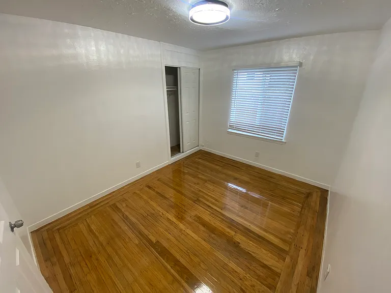 21411 Locust St — Photo 17