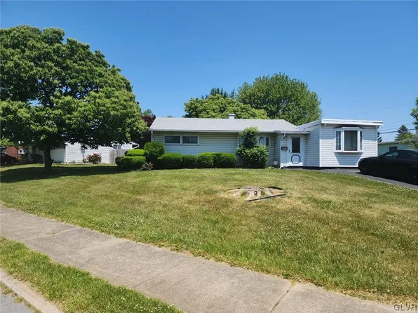 1211 Hampshire Dr, Whitehall, PA 18052