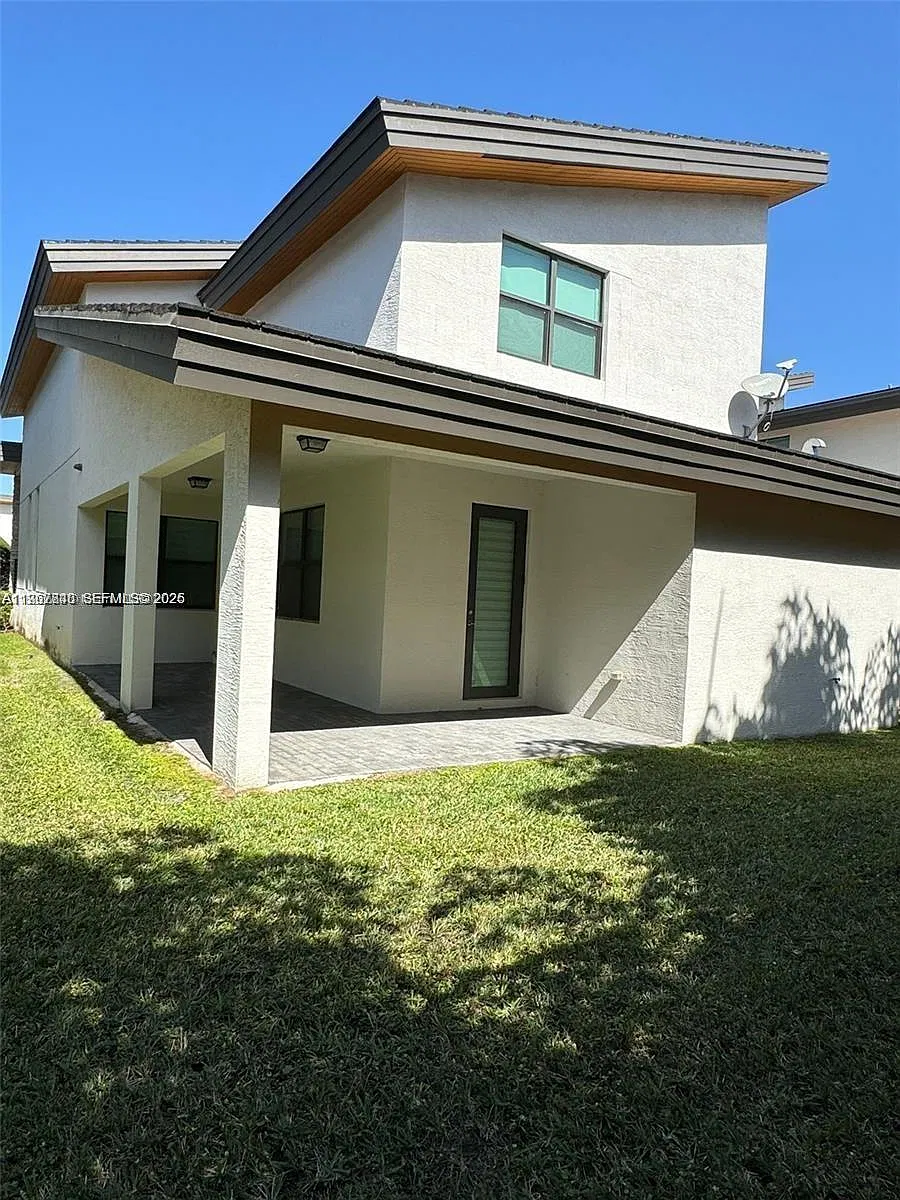 Building Photo - 10376 NW 76th Ter