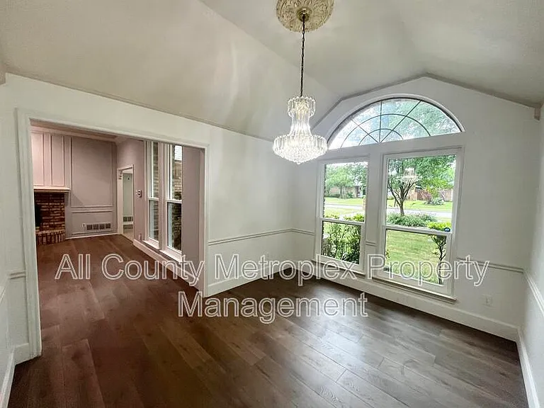 1404 Stoneboro Ln — Photo 3