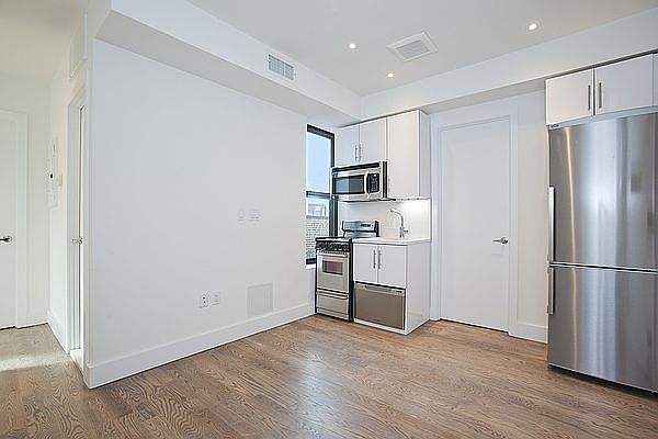1st image of 81 Orchard St APT 18