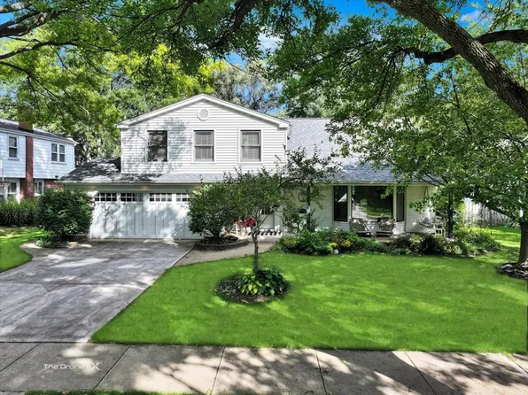 1556 Shenandoah Ln, Naperville, IL 60563