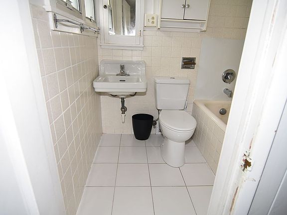5th image of 682 N Main St #B