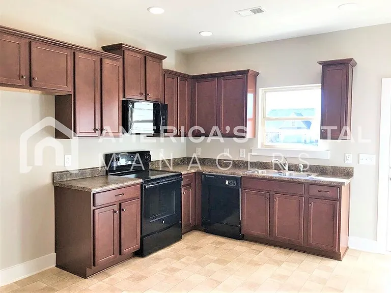 320 Union Station Dr — Photo 3