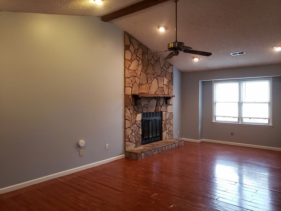 2nd image of 315 Red Oak Rd