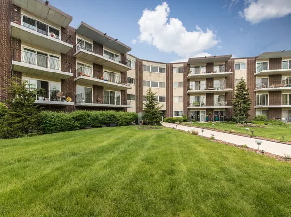 5540 Walnut Ave APT 23C, Downers Grove, IL 60515