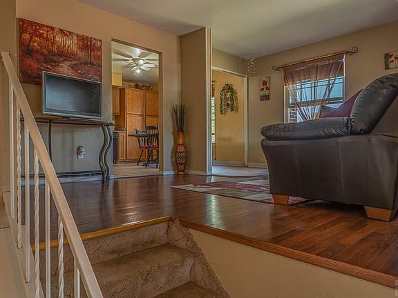 3rd image of 18 Carpenter Pl