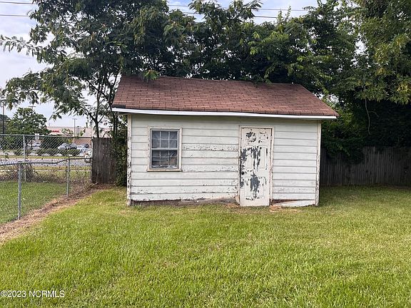 4th image of 2118 N Village Drive