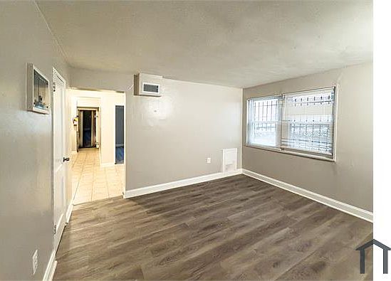 3rd image of 501 Brandywine St SE #1