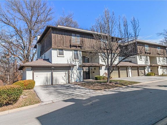 3rd image of 10209 Cedarbrooke Ln