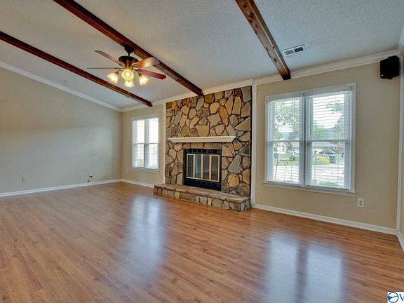 4th image of 1004 Kinsey Dr SE
