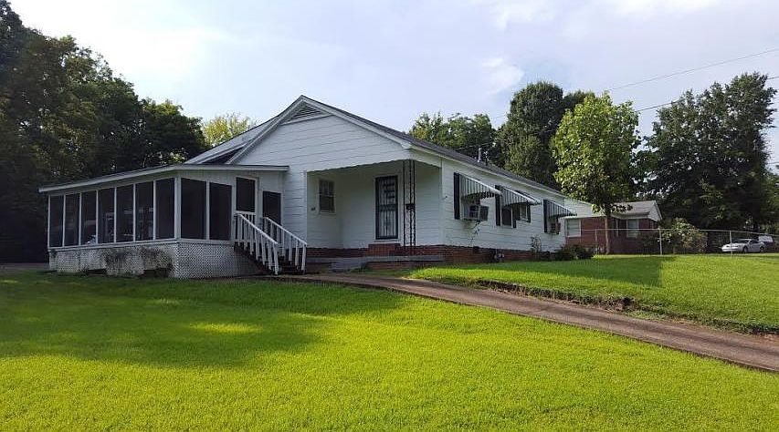 4BR/2BA with hardwood floors