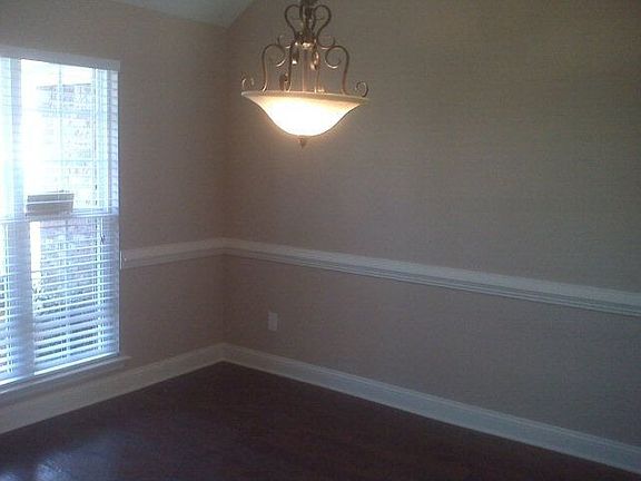 5th image of 4393 Creekview Dr