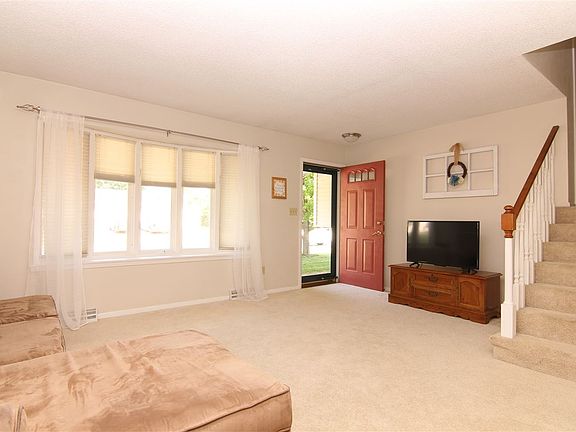 5th image of 2405 Royal Dr