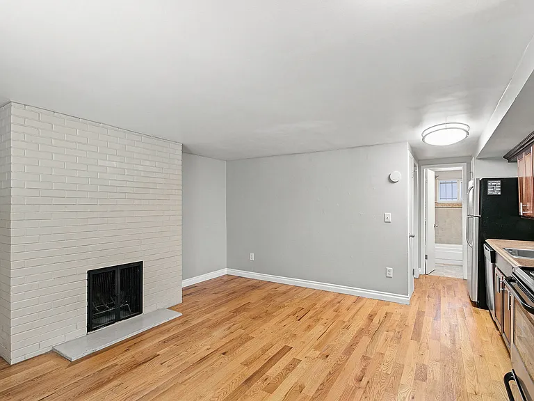 222 Logan — Photo 31
