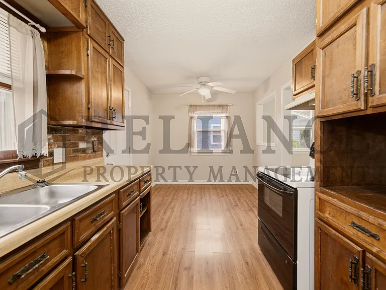 3349 S Vine St — Photo 23