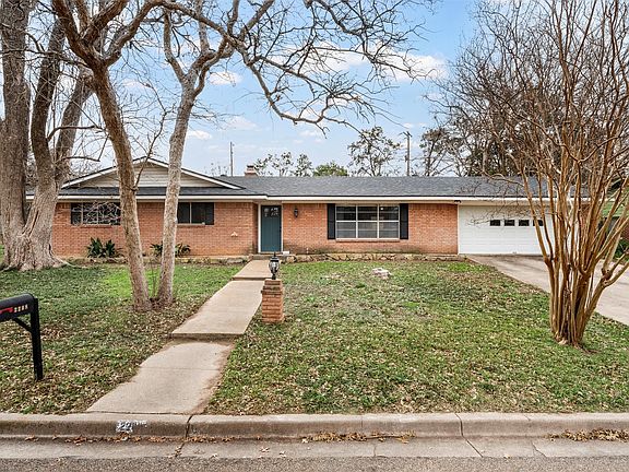 2nd image of 2208 Lake Forest Dr