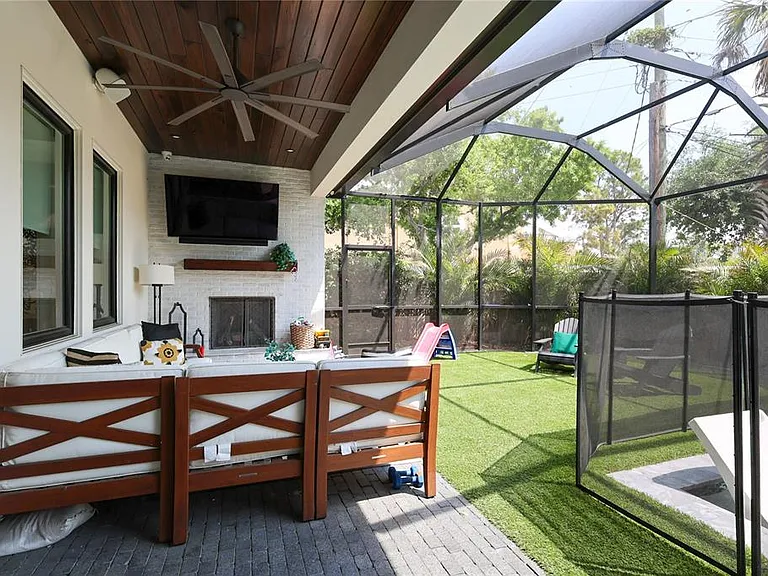 2402 W Parkland Blvd — Photo 42
