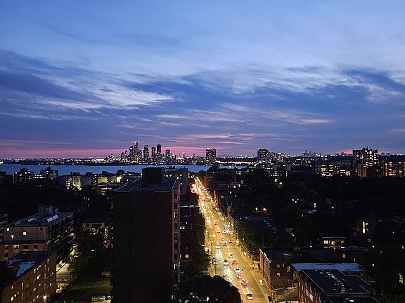 2nd image of 270 Dufferin St #Penthouse 12