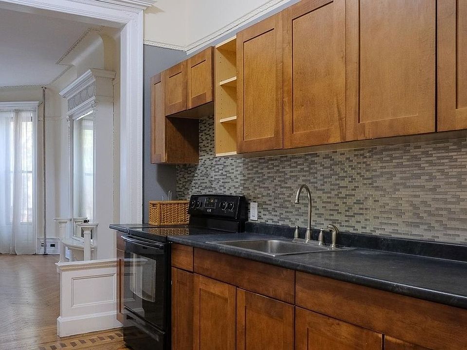 1st image of 690 Park Pl APT 1
