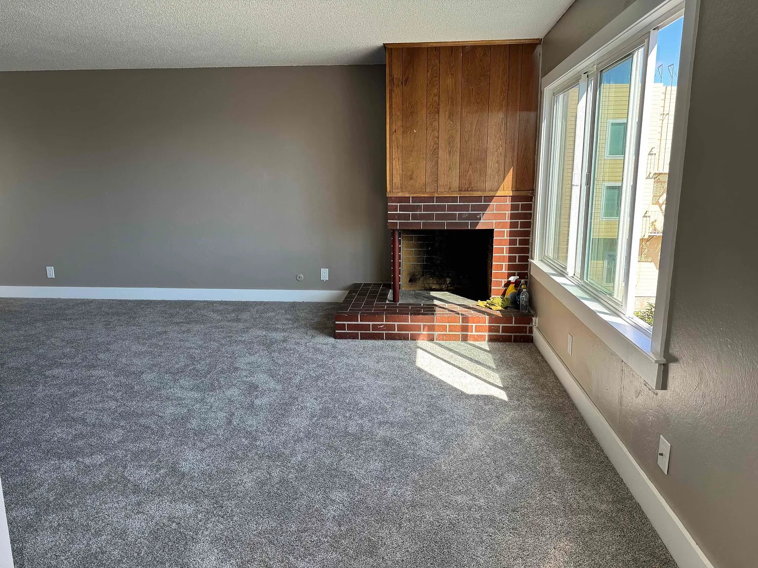 3 bed, 1200 sqft, $5,500 — Photo 2