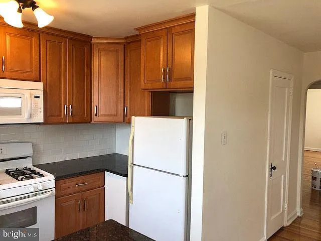 822 Derwyn Rd #2 — Photo 9
