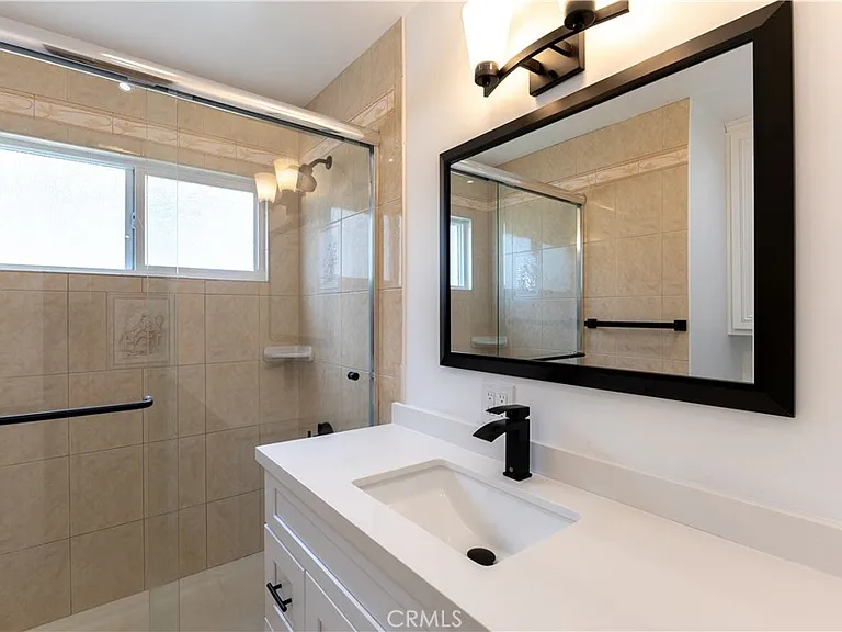 15815 Silvergrove Dr — Photo 4