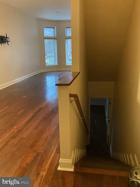 2 bed, 2.5 bath, 2700 sqft, $1,800 — Photo 3