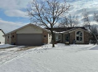 621 Woodland Springs Pl, Fort Wayne, IN 46825