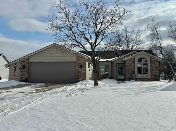 621 Woodland Springs Pl, Fort Wayne, IN 46825