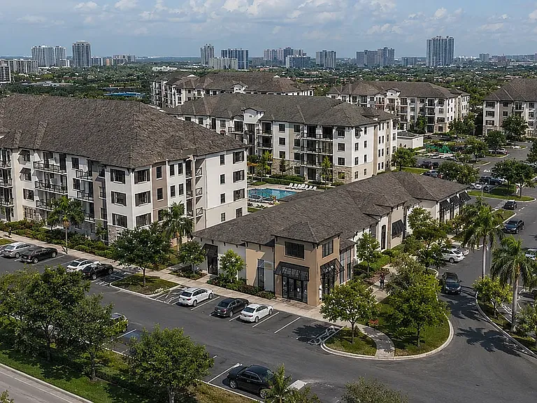 Caroline Pompano Beach — Photo 1