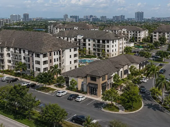 Caroline Pompano Beach, 3212 NE 10th St #65fcf93c9, Pompano Beach, FL 33062