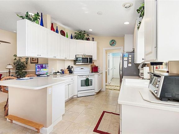 5th image of 7956 Umberto Ct