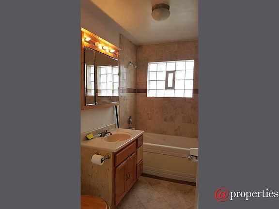 3rd image of 1939 W Pratt Blvd #2N