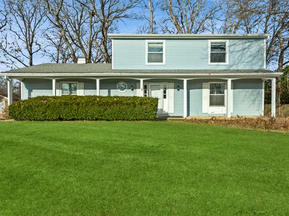 6806 Meadow Dr, Crystal Lake, IL 60012