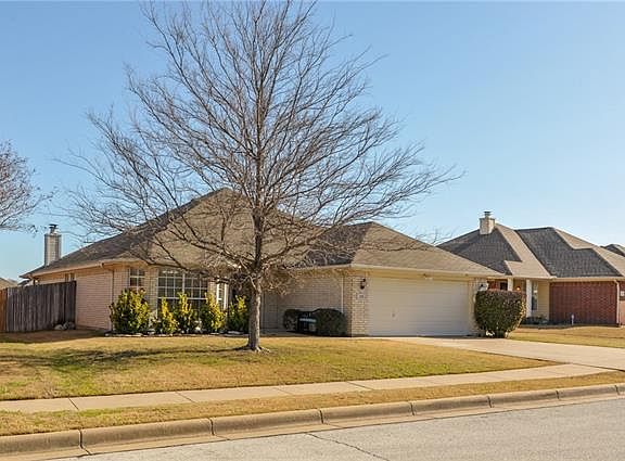 3rd image of 332 Bicole Dr