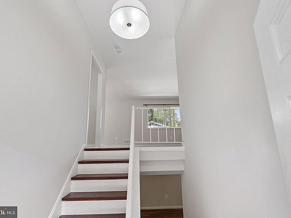 3rd image of 12526 Oakwood Dr