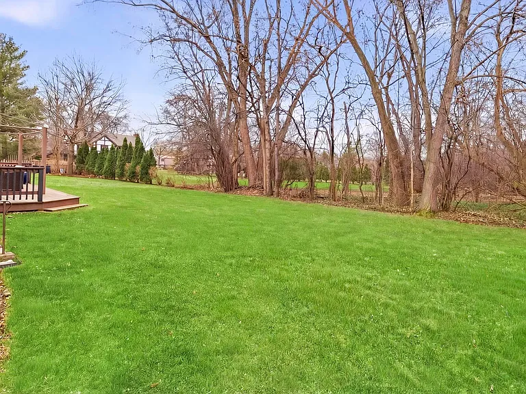 E Burr Oak Dr — Photo 3
