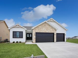 140 NW Crabtree Ln, Waukee, IA 50263