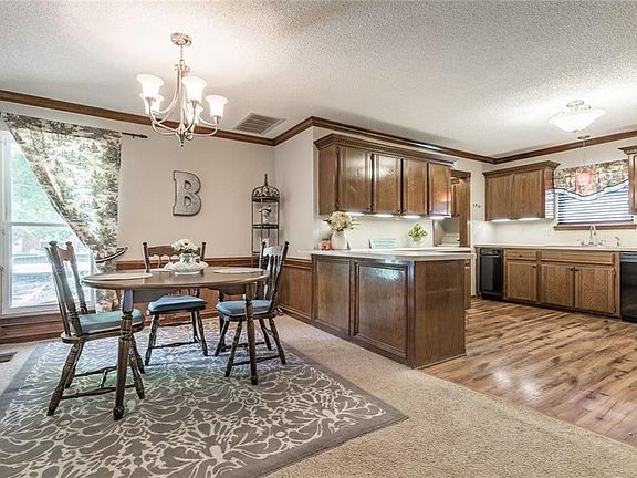 5th image of 2708 Clover Glen Dr